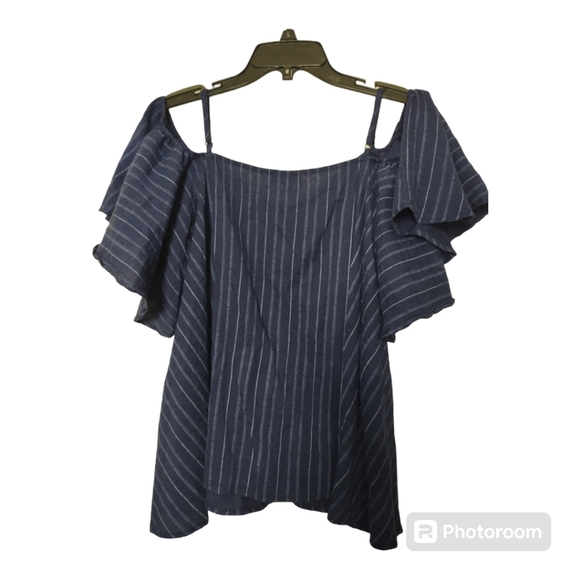 Umgee size medium cold shoulder blouse - Picture 2 of 3
